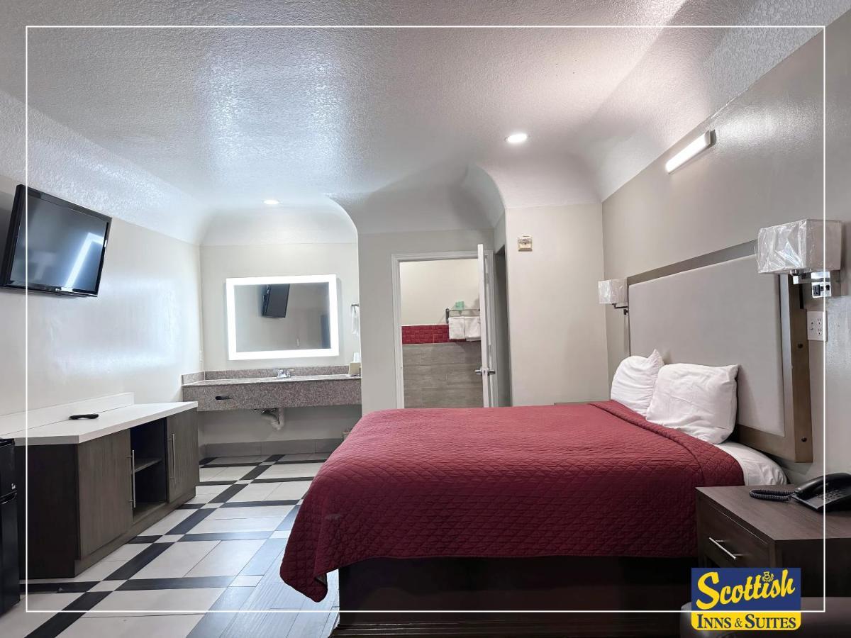 Scottish Inn & Suites Sam Houston Parkway Eksteriør bilde