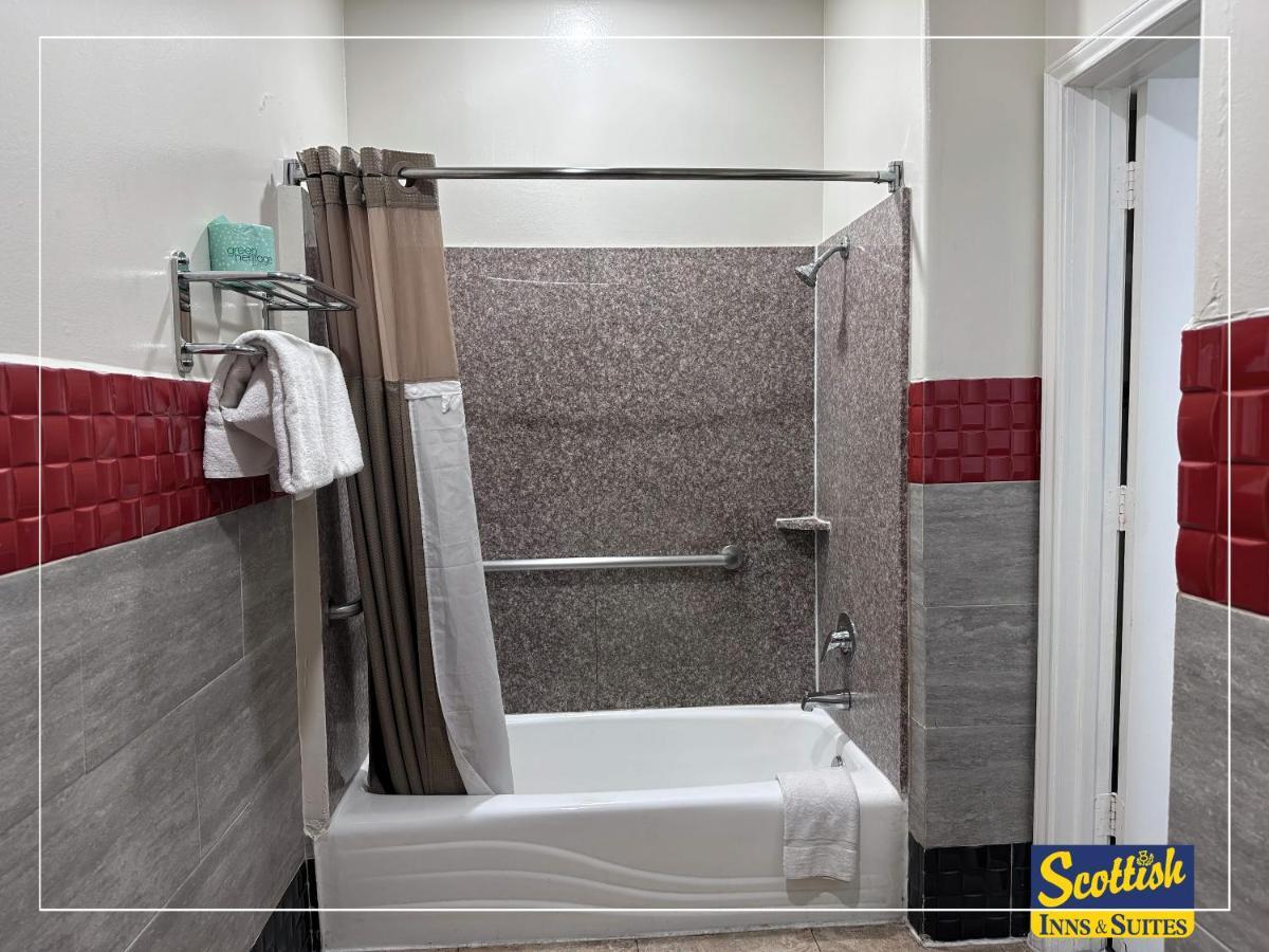 Scottish Inn & Suites Sam Houston Parkway Eksteriør bilde