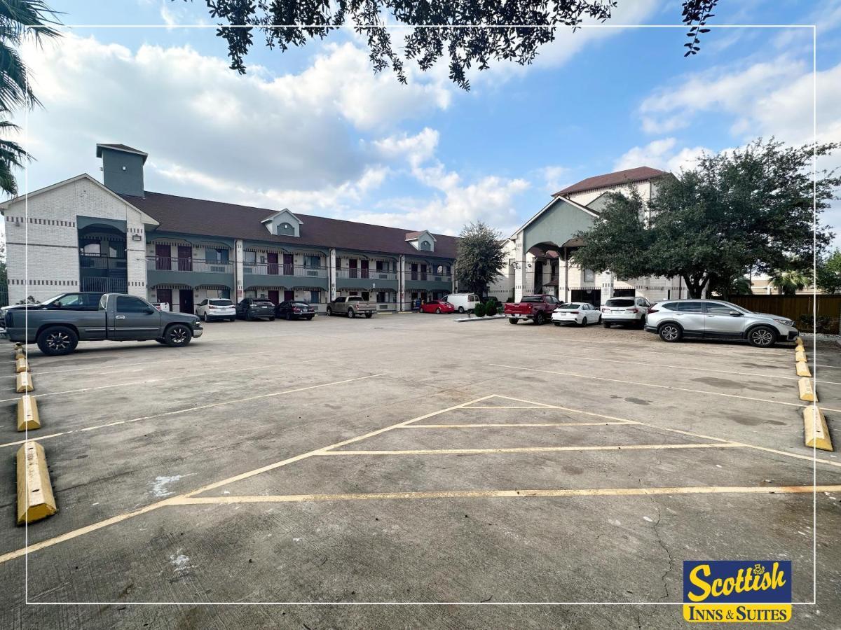 Scottish Inn & Suites Sam Houston Parkway Eksteriør bilde