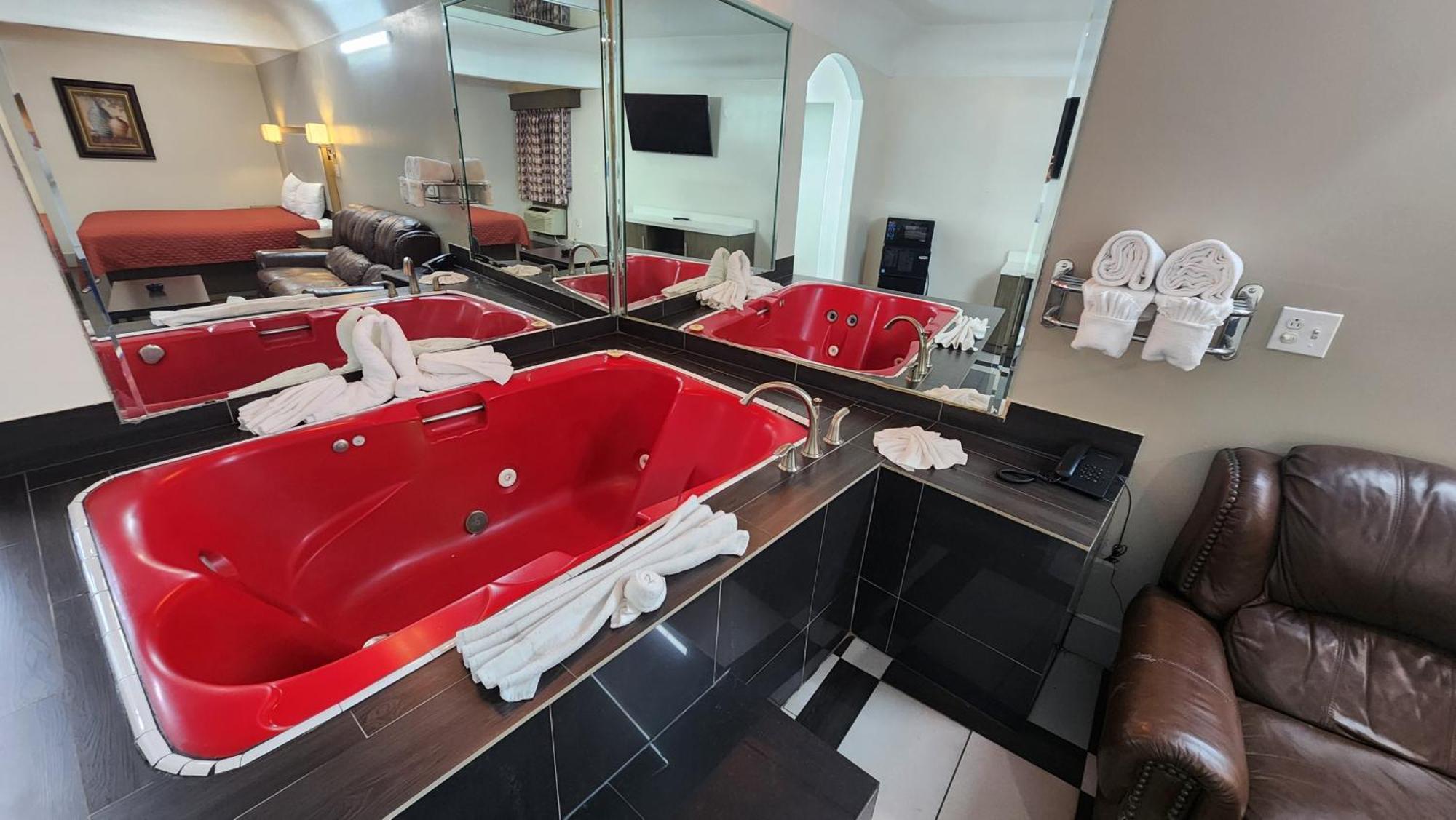 Scottish Inn & Suites Sam Houston Parkway Eksteriør bilde