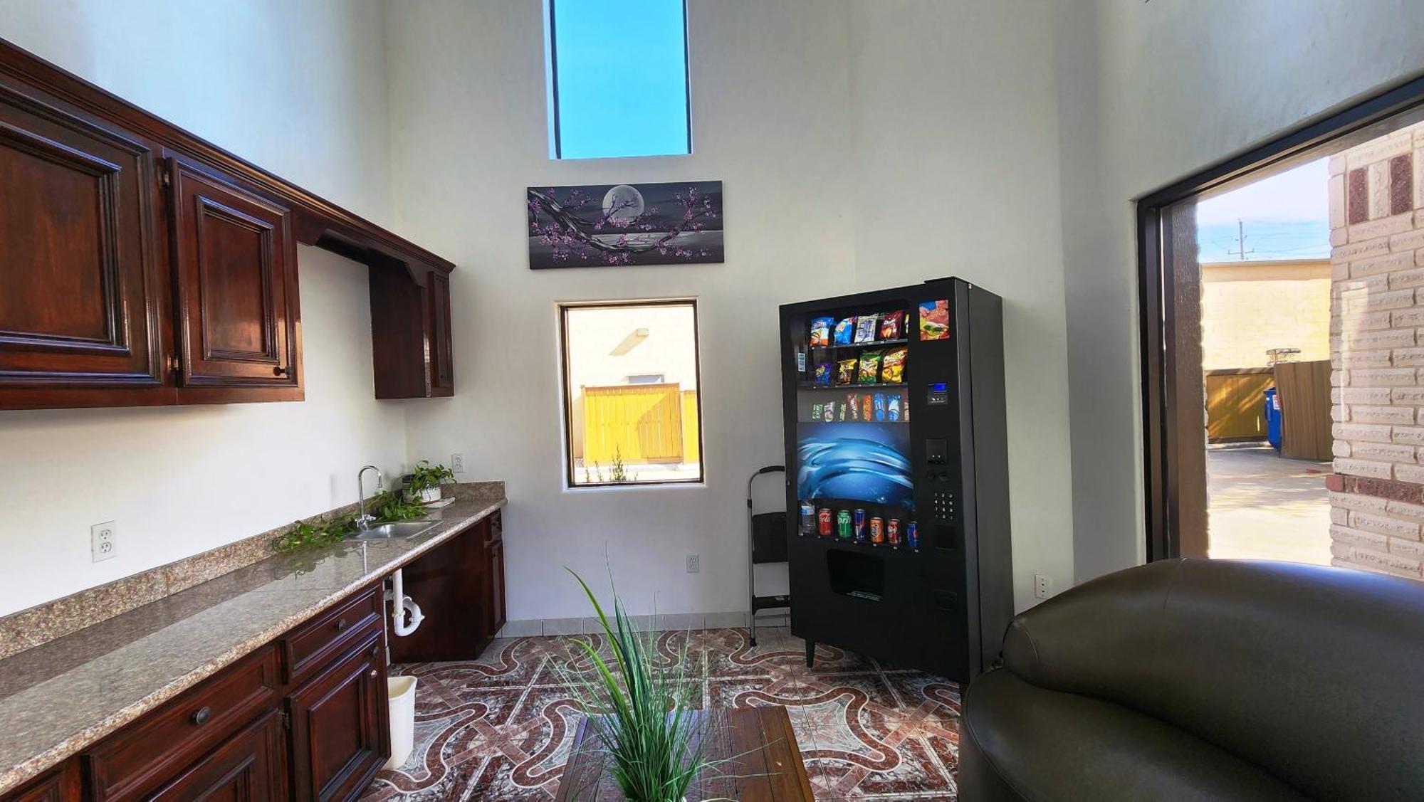 Scottish Inn & Suites Sam Houston Parkway Eksteriør bilde