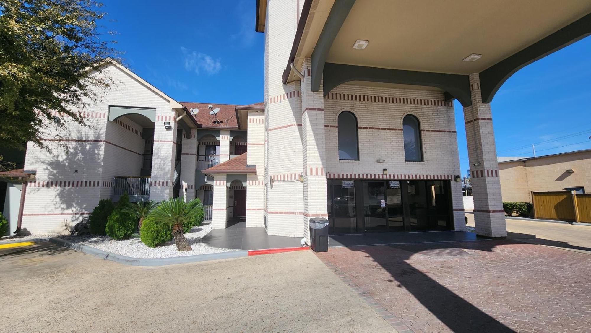 Scottish Inn & Suites Sam Houston Parkway Eksteriør bilde